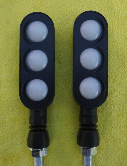 Sequential Flow Indicators With Traffic Signal Design